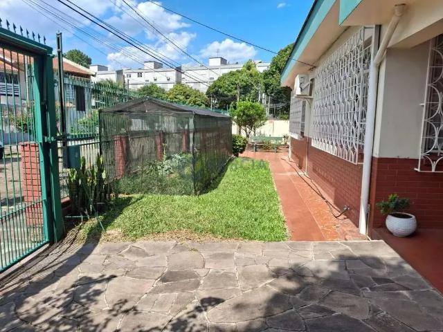 Casa / Sobrado para Venda em Porto Alegre/RS Sarandi 3 Quartos