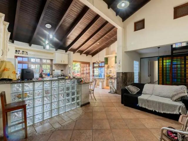 Casa / Sobrado para Venda em Porto Alegre/RS Sarandi 3 Quartos
