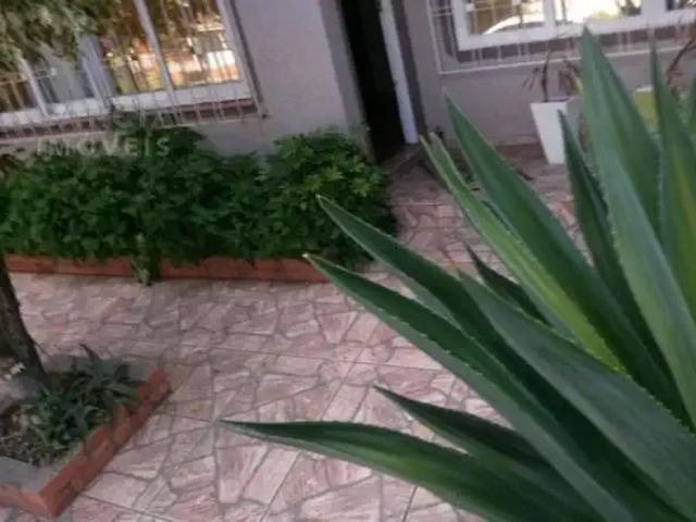 Casa / Sobrado para Venda em Porto Alegre/RS Sarandi 3 Quartos
