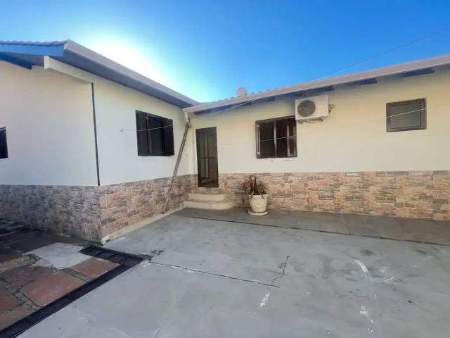 Casa / Sobrado para Venda em Porto Alegre/RS Sarandi 3 Quartos