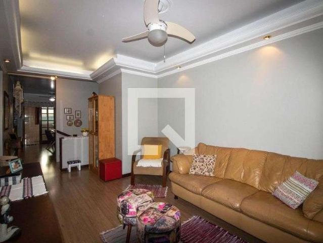 Casa / Sobrado para Venda em Porto Alegre/RS Sarandi 3 Quartos