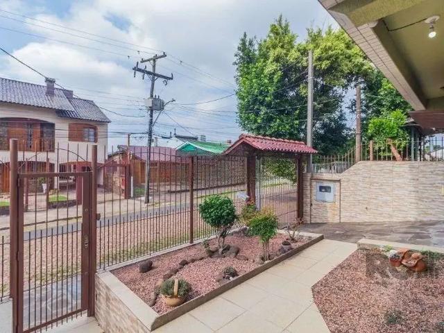 Casa / Sobrado para Venda em Porto Alegre/RS Sarandi 4 Quartos