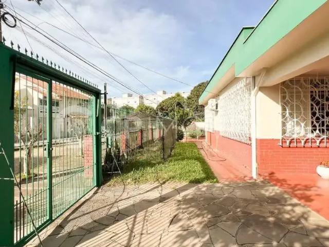 Casa / Sobrado para Venda em Porto Alegre/RS Sarandi 4 Quartos