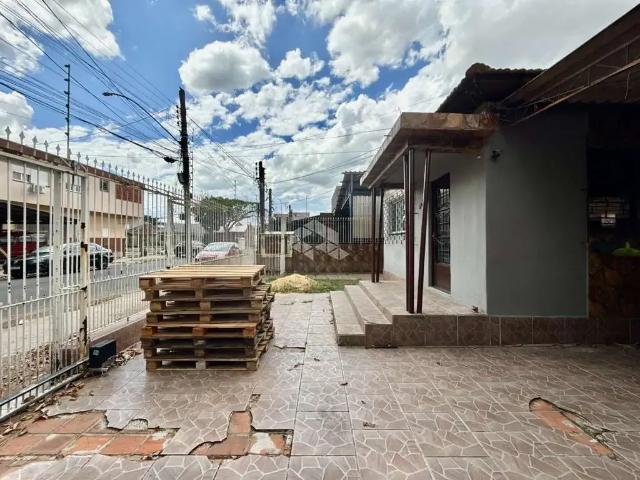 Casa / Sobrado para Venda em Porto Alegre/RS Sarandi 4 Quartos