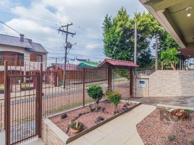 Casa / Sobrado para Venda em Porto Alegre/RS Sarandi 4 Quartos