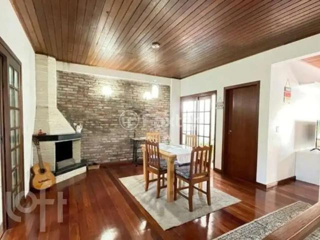 Casa / Sobrado para Venda em Porto Alegre/RS Sarandi 4 Quartos