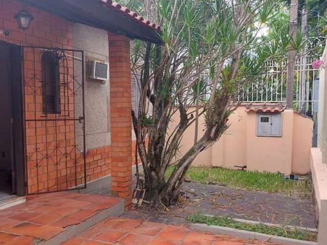 Casa / Sobrado para Venda em Porto Alegre/RS Sarandi 4 Quartos