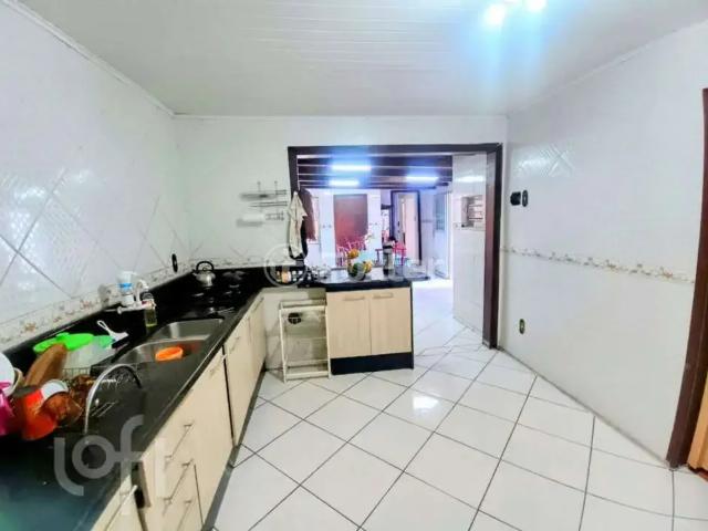 Casa / Sobrado para Venda em Porto Alegre/RS Sarandi 4 Quartos