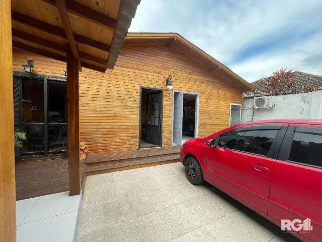 Casa / Sobrado para Venda em Porto Alegre/RS Sarandi 4 Quartos