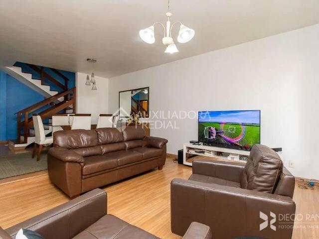 Casa / Sobrado para Venda em Porto Alegre/RS Sarandi 4 Quartos