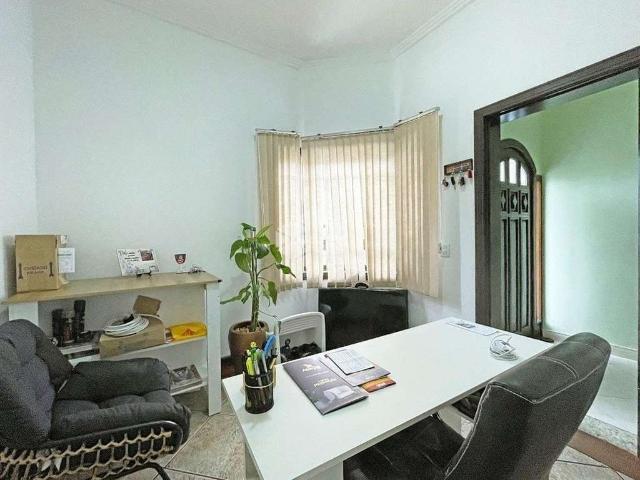 Casa / Sobrado para Venda em Porto Alegre/RS Sarandi 4 Quartos