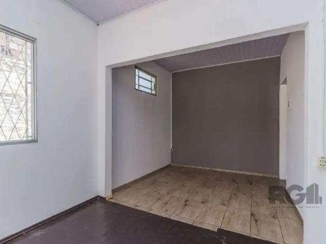 Casa / Sobrado para Venda em Porto Alegre/RS Sarandi 5 Quartos