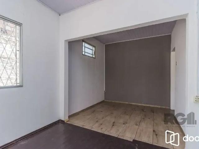 Casa / Sobrado para Venda em Porto Alegre/RS Sarandi 5 Quartos
