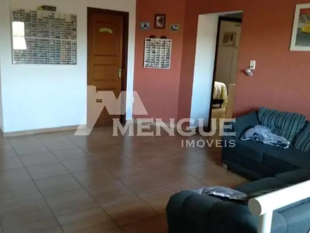 Casa / Sobrado para Venda em Porto Alegre/RS Sarandi 5 Quartos