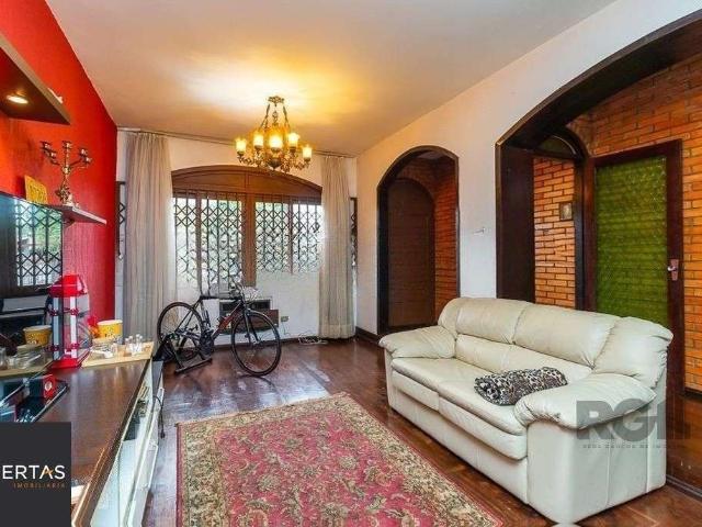 Casa / Sobrado para Venda em Porto Alegre/RS Sarandi 5 Quartos