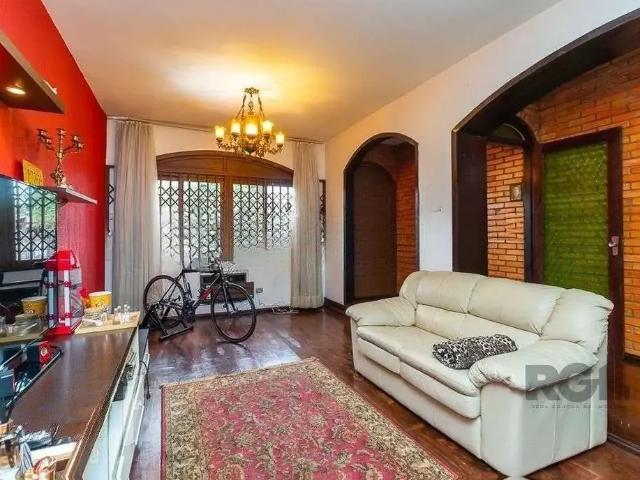 Casa / Sobrado para Venda em Porto Alegre/RS Sarandi 5 Quartos