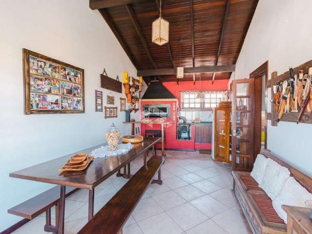 Casa / Sobrado para Venda em Porto Alegre/RS Serraria 4 Quartos