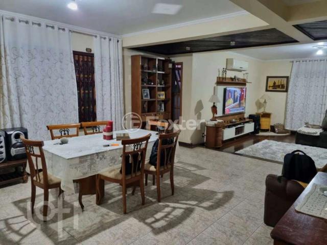 Casa / Sobrado para Venda em Porto Alegre/RS Serraria 4 Quartos
