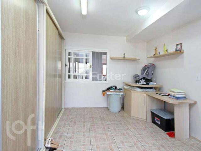 Casa / Sobrado para Venda em Porto Alegre/RS Serraria 4 Quartos