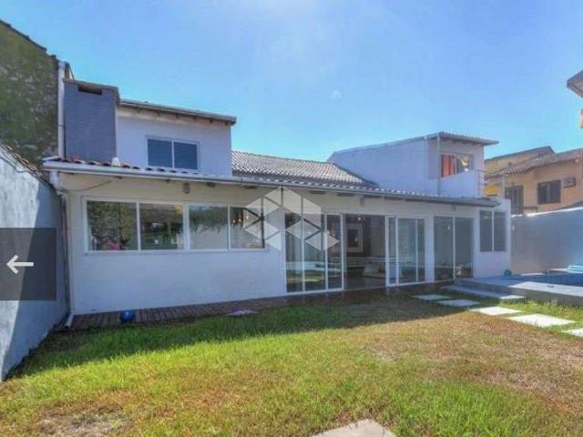 Casa / Sobrado para Venda em Porto Alegre/RS Serraria 4 Quartos