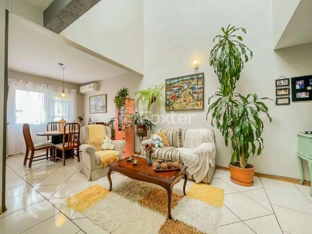 Casa / Sobrado para Venda em Porto Alegre/RS Serraria 3 Quartos