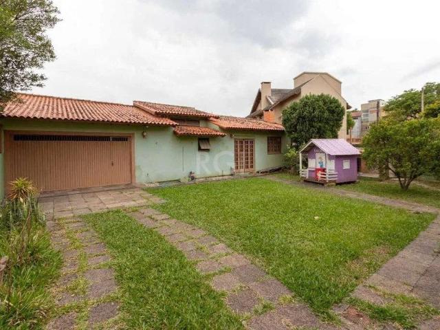 Casa / Sobrado para Venda em Porto Alegre/RS Serraria 3 Quartos