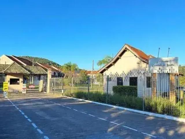 Casa / Sobrado para Venda em Porto Alegre/RS Serraria 3 Quartos