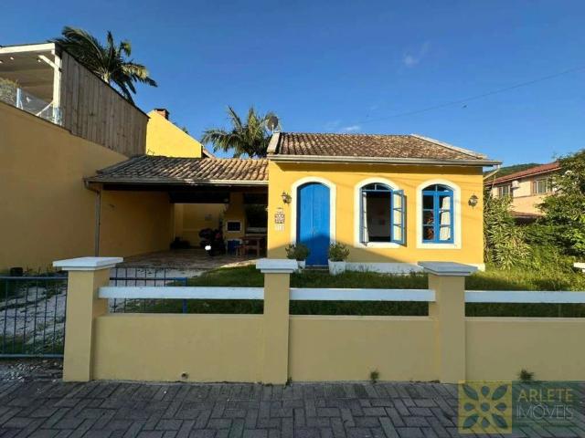 Casa / Sobrado para Venda em Porto Belo/SC Centro 2 Quartos