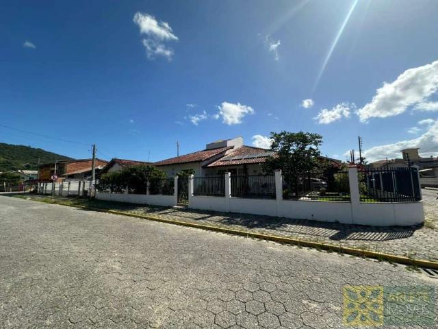 Casa / Sobrado para Venda em Porto Belo/SC Centro 3 Quartos