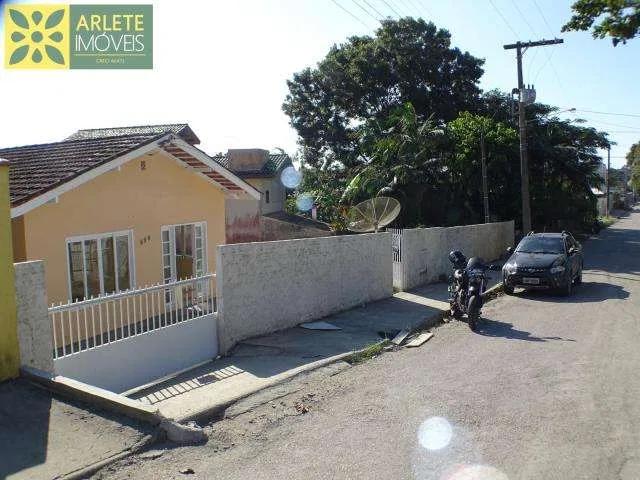 Casa / Sobrado para Venda em Porto Belo/SC Centro 3 Quartos