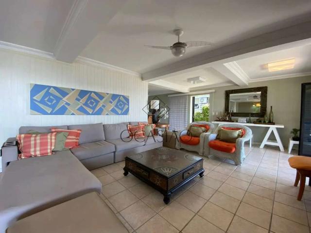 Casa / Sobrado para Venda em Porto Belo/SC Centro 4 Quartos