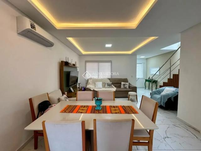 Casa / Sobrado para Venda em Porto Belo/SC Balneário Perequê 3 Quartos