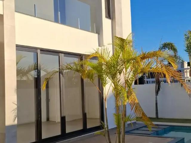 Casa / Sobrado para Venda em Porto Belo/SC Balneário Perequê 3 Quartos