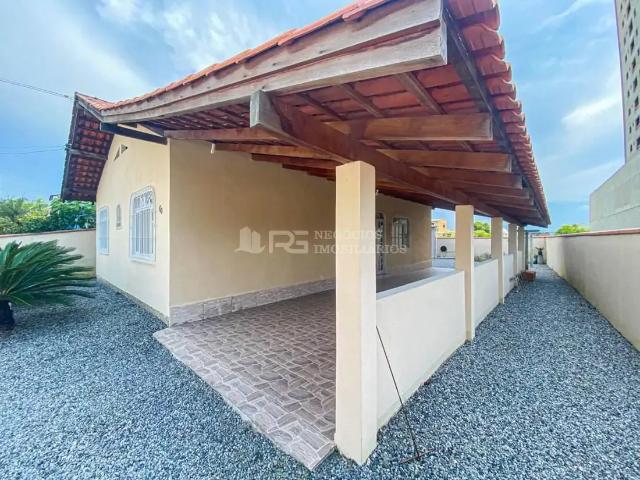 Casa / Sobrado para Venda em Porto Belo/SC Balneário Perequê 4 Quartos
