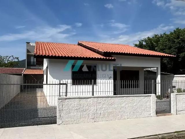 Casa / Sobrado para Venda em Porto Belo/SC Jardim Dourado 4 Quartos