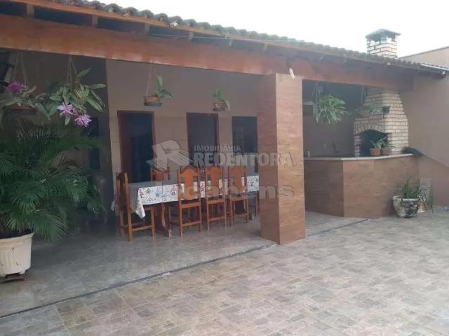 Casa / Sobrado para Venda em Potirendaba/SP Centro 3 Quartos