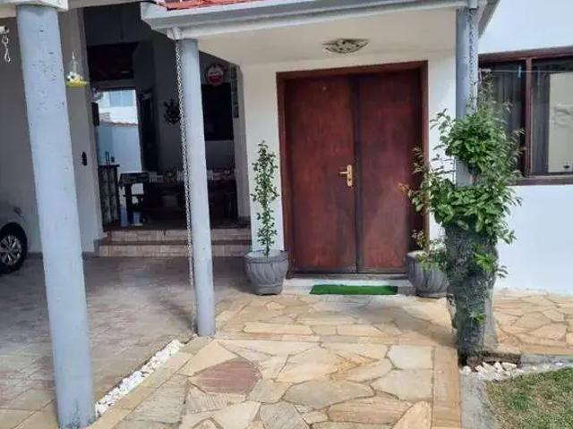 Casa / Sobrado para Venda em Pouso Alegre/MG Bairro de Fátima 4 Quartos