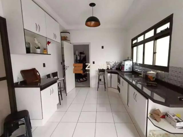 Casa / Sobrado para Venda em Pouso Alegre/MG Colinas de Santa Bárbara 4 Quartos