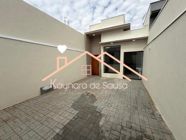 Casa / Sobrado para Venda em Pouso Alegre/MG Parque Real 3 Quartos