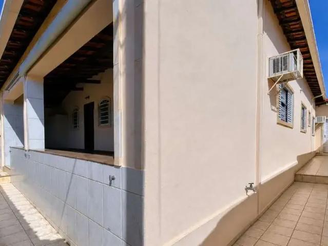 Casa / Sobrado para Venda em Pouso Alegre/MG Aristeu da Costa Rios 3 Quartos
