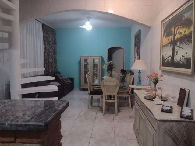 Casa / Sobrado para Venda em Praia Grande/SP Tupi 3 Quartos