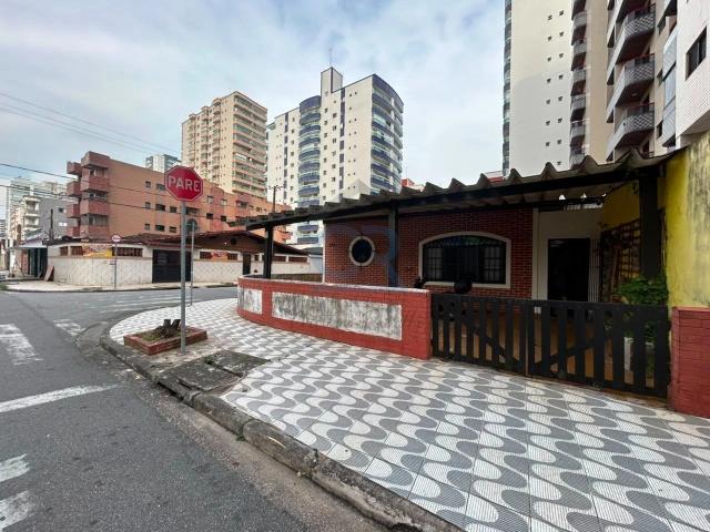 Casa / Sobrado para Venda em Praia Grande/SP Tupi 3 Quartos