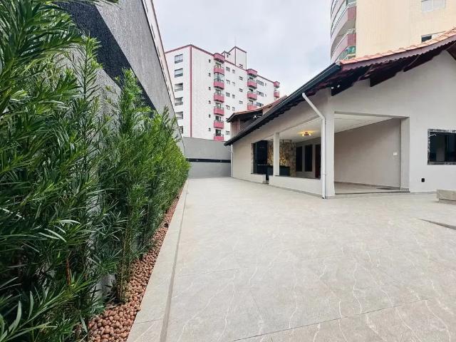 Casa / Sobrado para Venda em Praia Grande/SP Vila Caiçara 5 Quartos