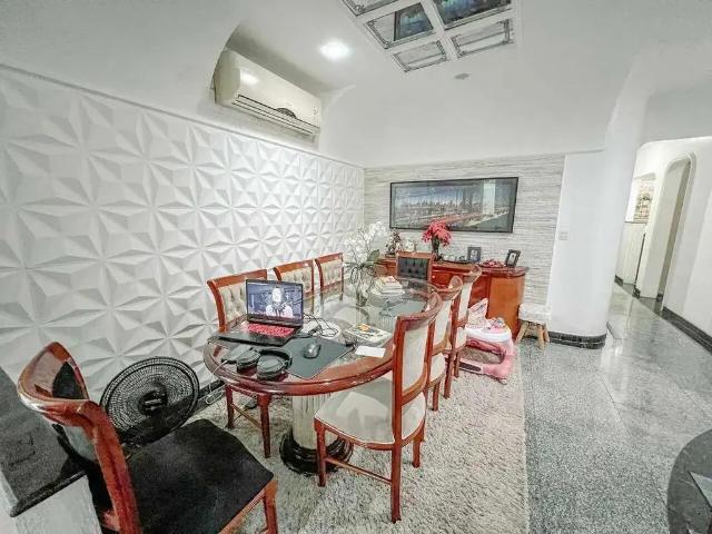 Casa / Sobrado para Venda em Praia Grande/SP Canto do Forte 4 Quartos