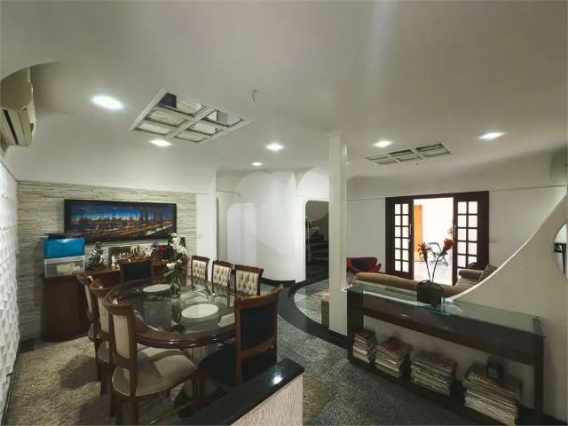 Casa / Sobrado para Venda em Praia Grande/SP Canto do Forte 4 Quartos