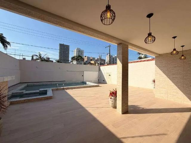 Casa / Sobrado para Venda em Praia Grande/SP Canto do Forte 4 Quartos