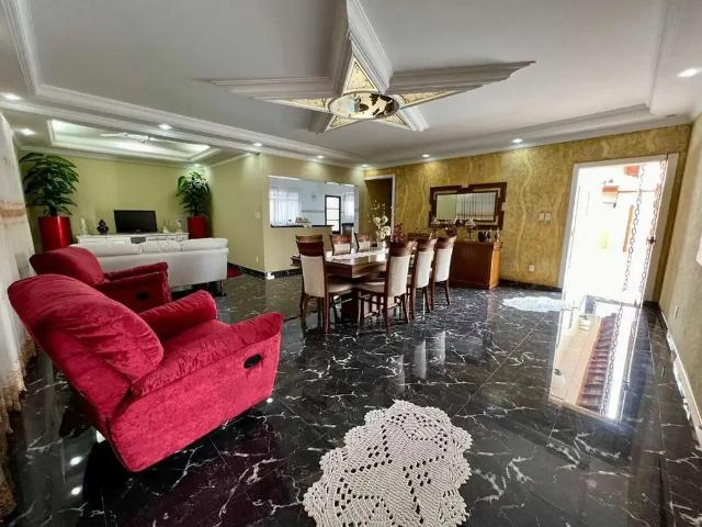 Casa / Sobrado para Venda em Praia Grande/SP Canto do Forte 6 Quartos