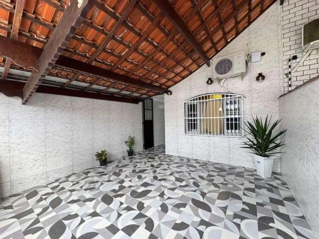 Casa / Sobrado para Venda em Praia Grande/SP Guilhermina 2 Quartos