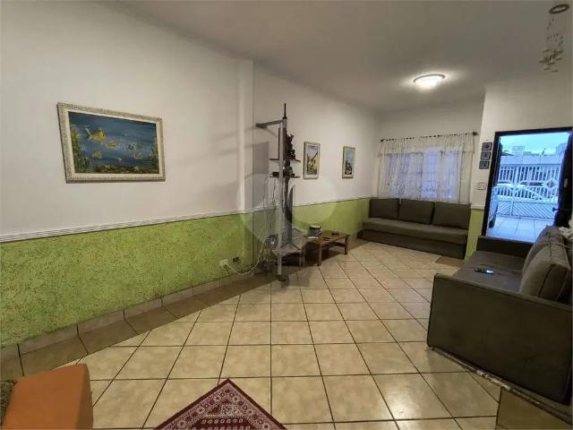Casa / Sobrado para Venda em Praia Grande/SP Guilhermina 2 Quartos