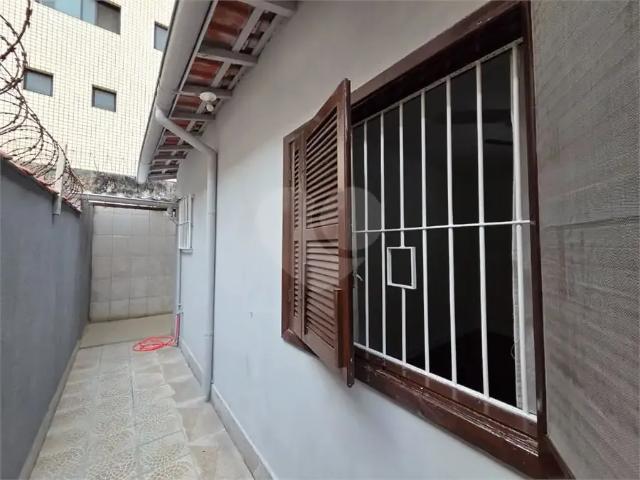 Casa / Sobrado para Venda em Praia Grande/SP Guilhermina 2 Quartos